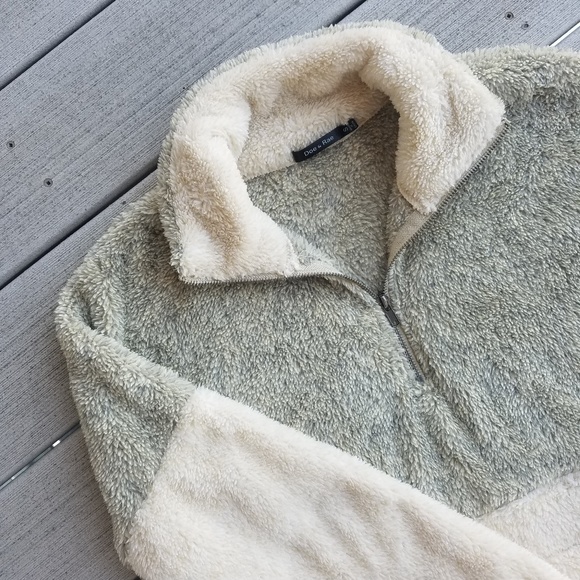 Doe & Rae Sweaters - Two Tone Sherpa Pullover